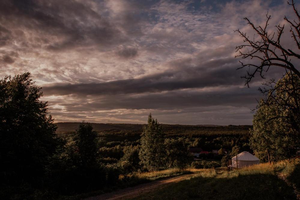 Jurty Z Widokiem, Prywatna Balia- Dzikolas Glamping Krasnobrod Exterior photo