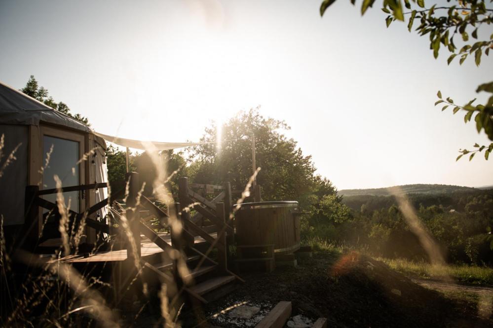 Jurty Z Widokiem, Prywatna Balia- Dzikolas Glamping Krasnobrod Exterior photo