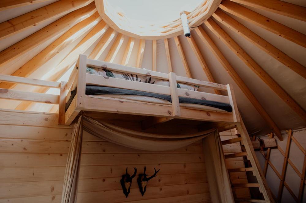 Jurty Z Widokiem, Prywatna Balia- Dzikolas Glamping Krasnobrod Exterior photo