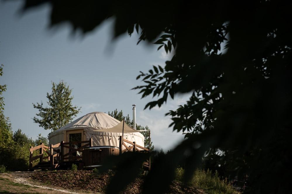 Jurty Z Widokiem, Prywatna Balia- Dzikolas Glamping Krasnobrod Exterior photo