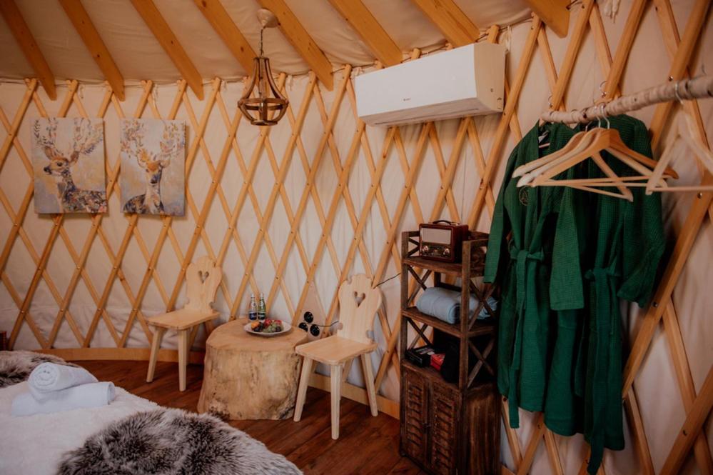 Jurty Z Widokiem, Prywatna Balia- Dzikolas Glamping Krasnobrod Exterior photo