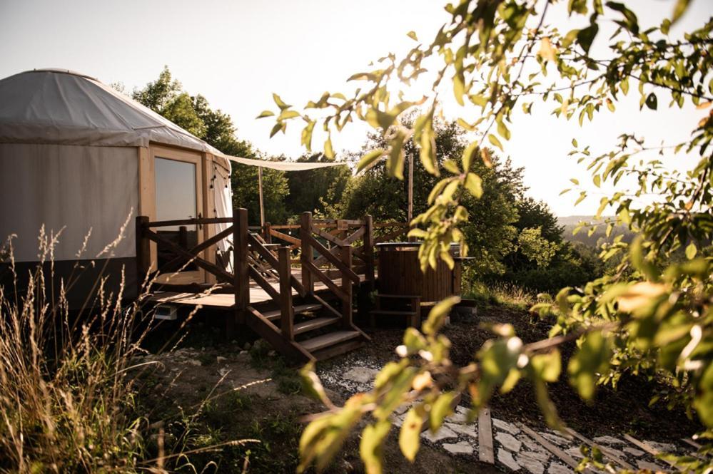 Jurty Z Widokiem, Prywatna Balia- Dzikolas Glamping Krasnobrod Exterior photo