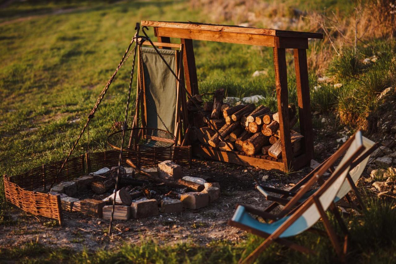 Jurty Z Widokiem, Prywatna Balia- Dzikolas Glamping Krasnobrod Exterior photo