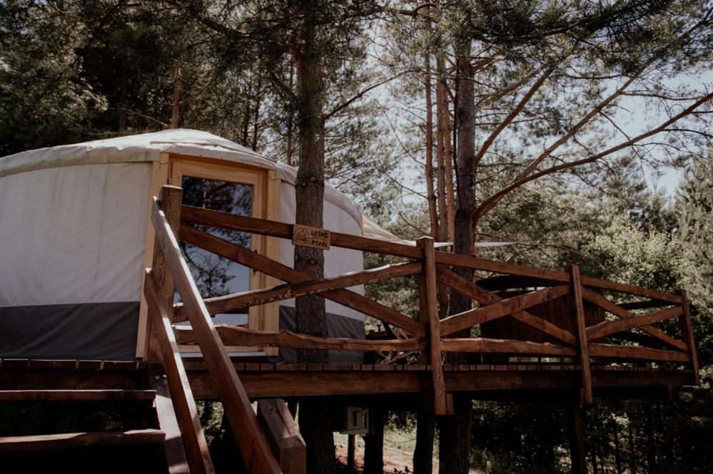 Jurty Z Widokiem, Prywatna Balia- Dzikolas Glamping Krasnobrod Exterior photo
