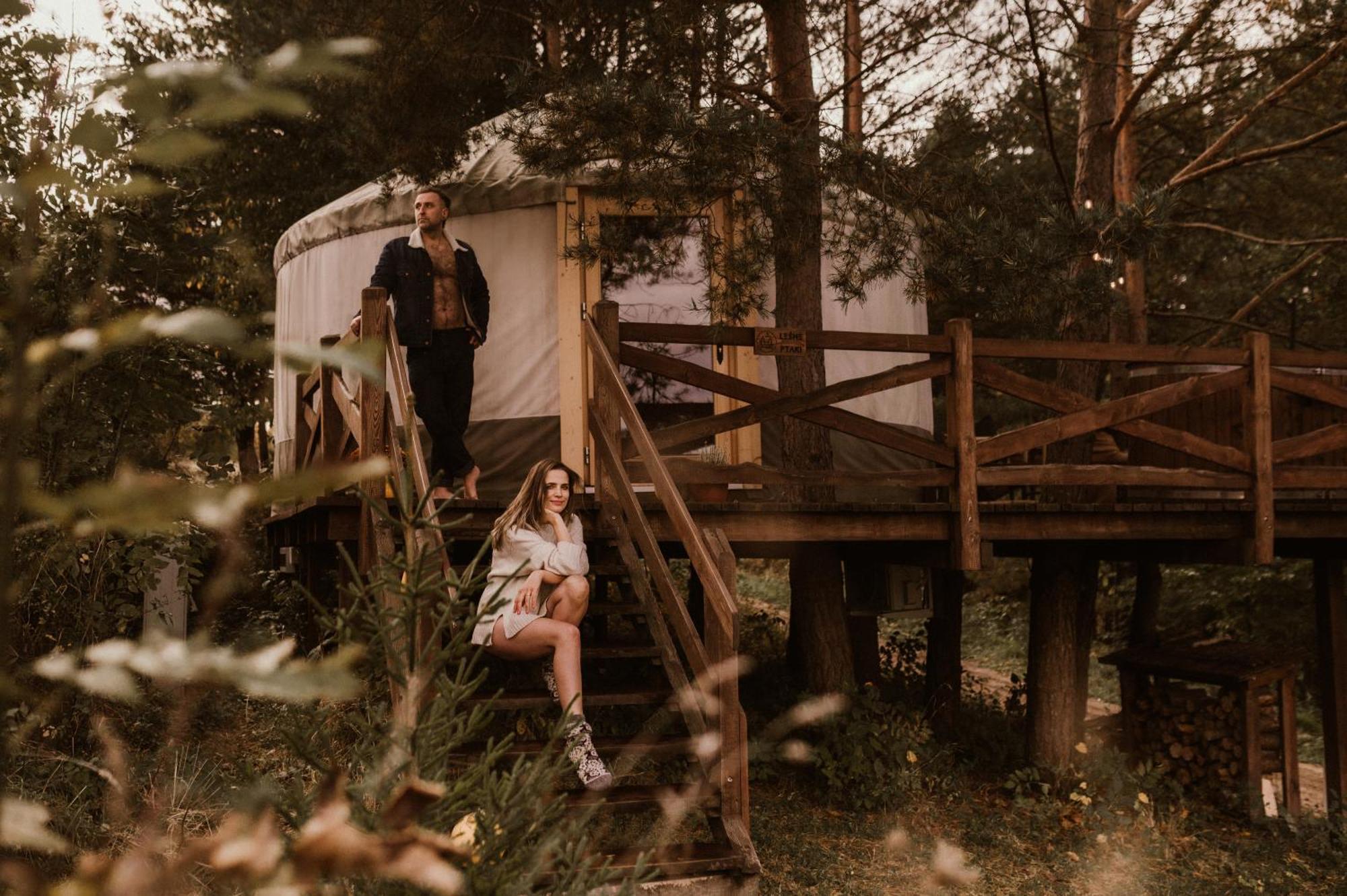 Jurty Z Widokiem, Prywatna Balia- Dzikolas Glamping Krasnobrod Exterior photo