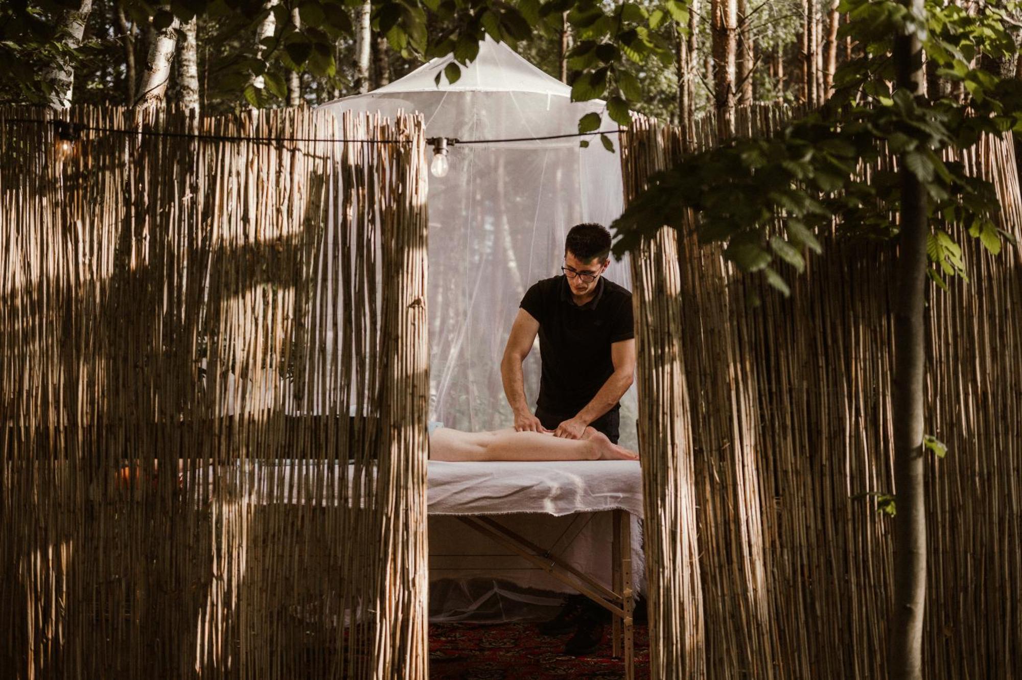 Jurty Z Widokiem, Prywatna Balia- Dzikolas Glamping Krasnobrod Exterior photo